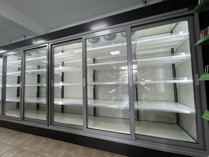 Vitrina frigorifica tip combo 7 m mezeluri lactate bauturi control separat