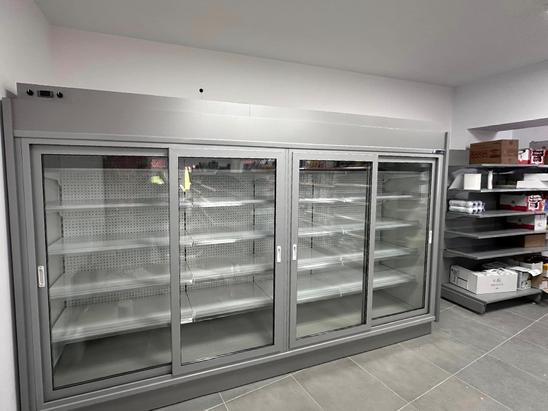 Vitrina pentru produse lactate 3,5 m si vitrina congelare combi AHT2,5m