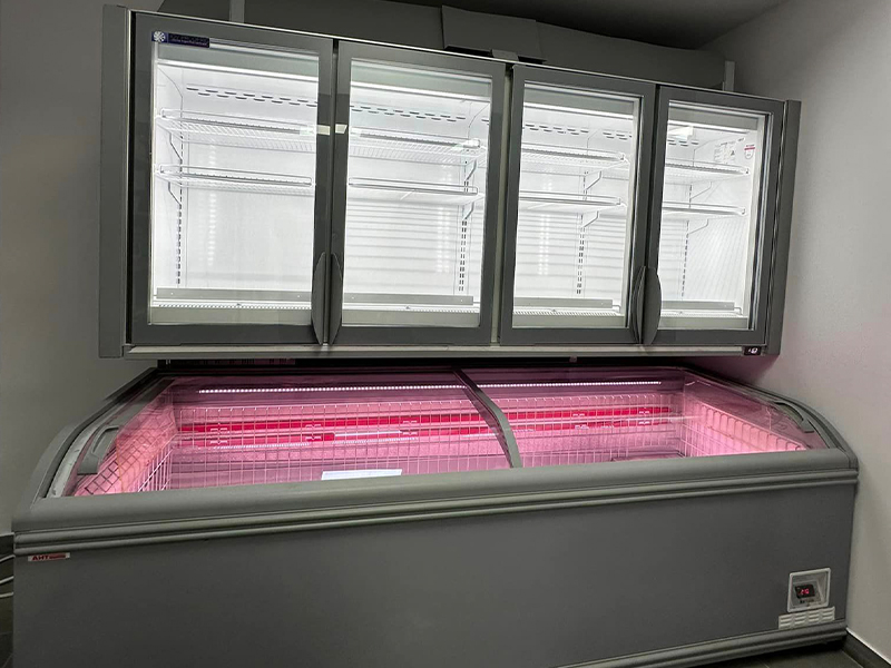 Vitrina pentru produse lactate 3,5 m si vitrina congelare combi AHT2,5m