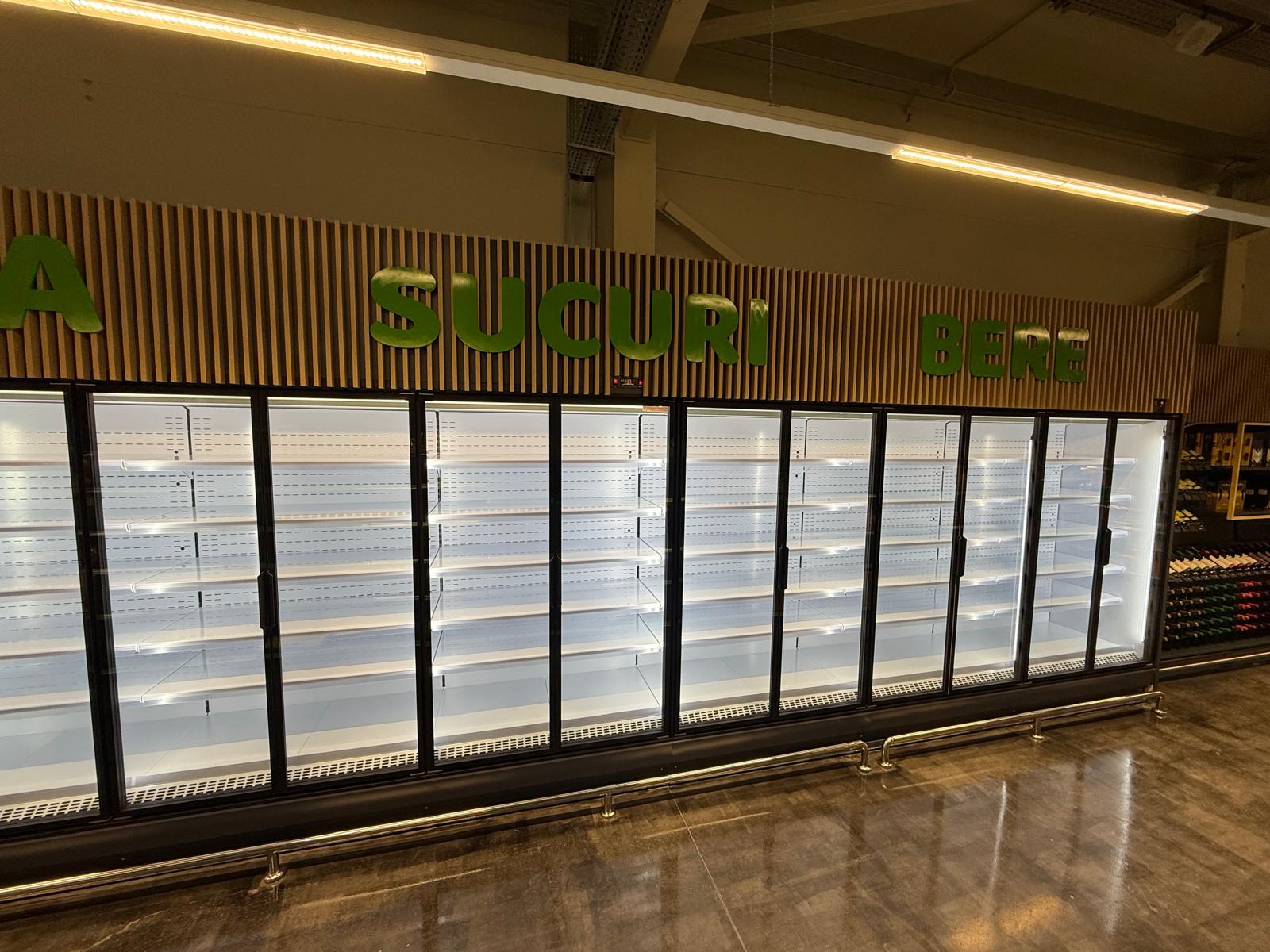 Vitrine frigorifice verticale pastrare produse refrigetate si congelate